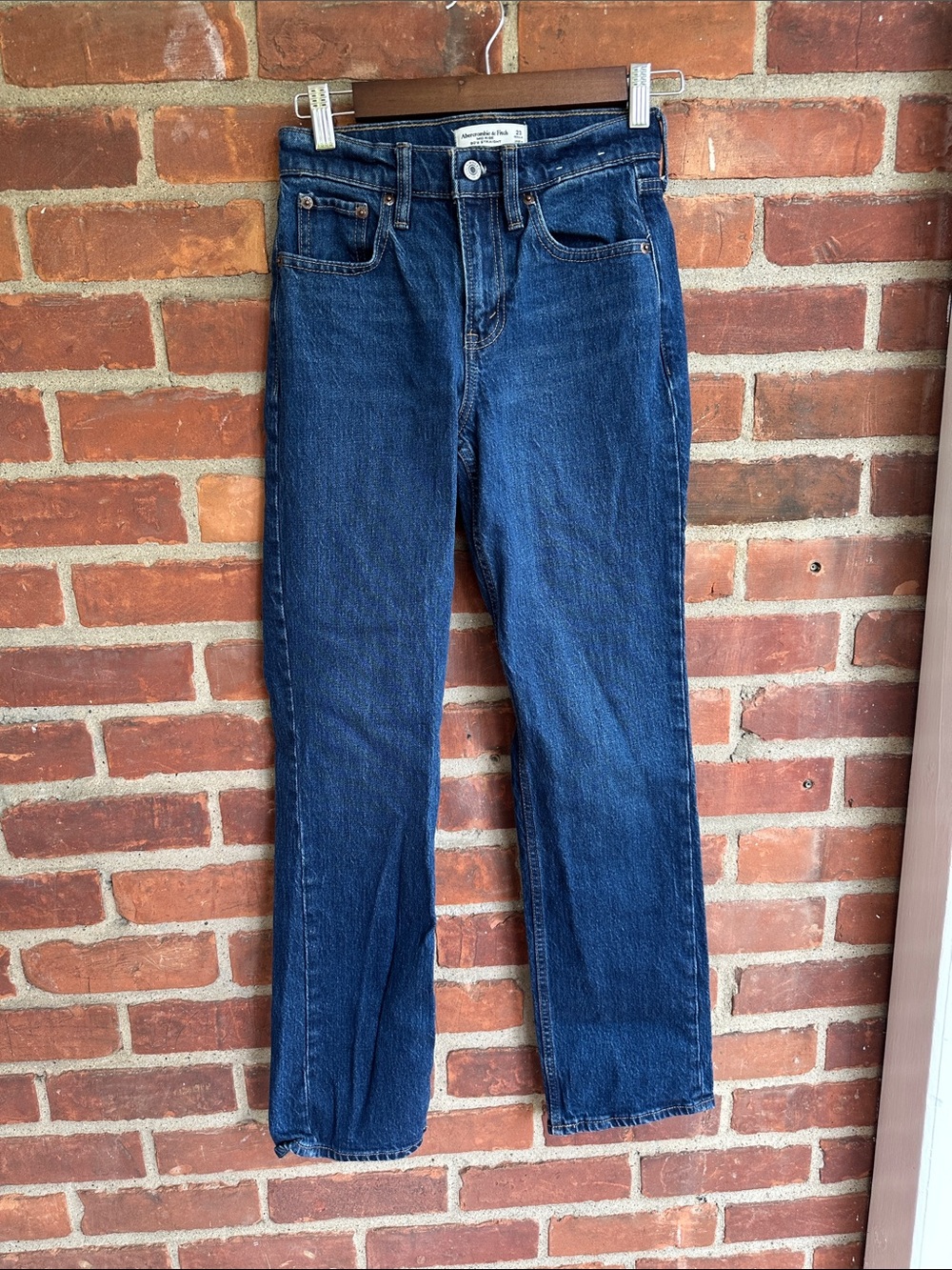 Abercrombie and Fitch Mid rise 90s Straight Jeans 23 EUC